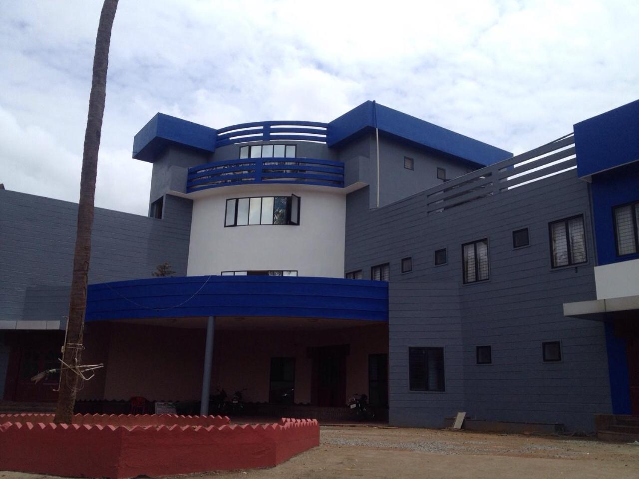 Kallada Golden Hotel Thrissur Bagian luar foto