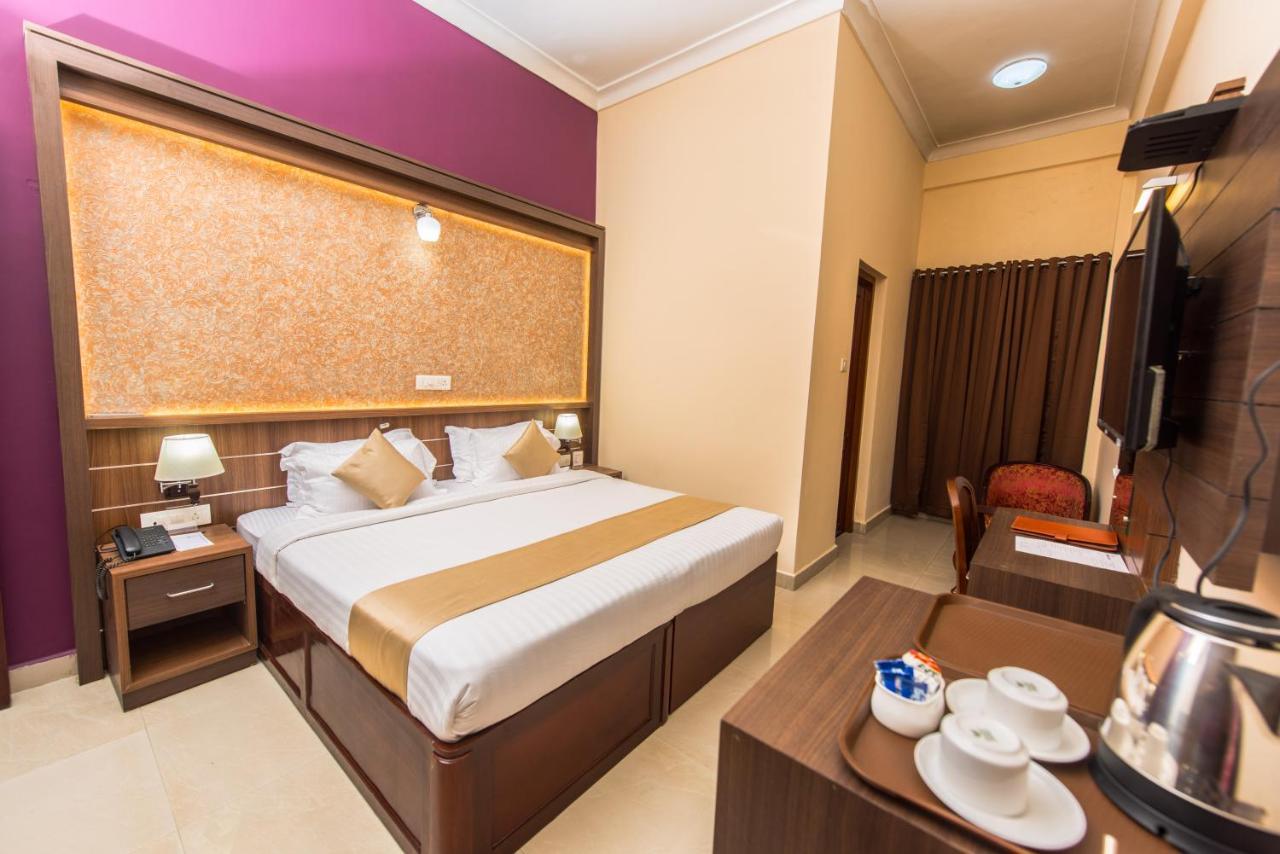 Kallada Golden Hotel Thrissur Bagian luar foto