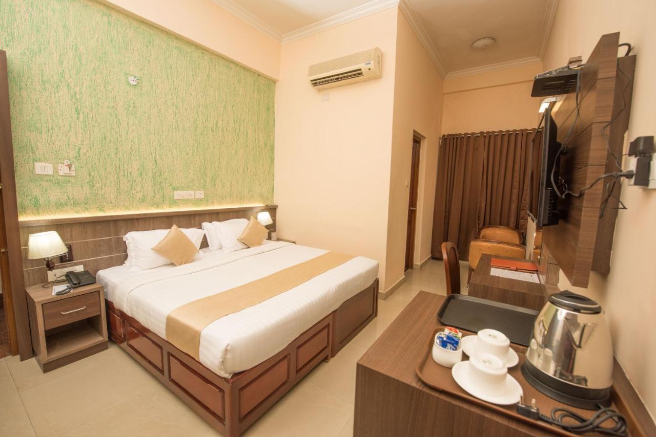 Kallada Golden Hotel Thrissur Bagian luar foto