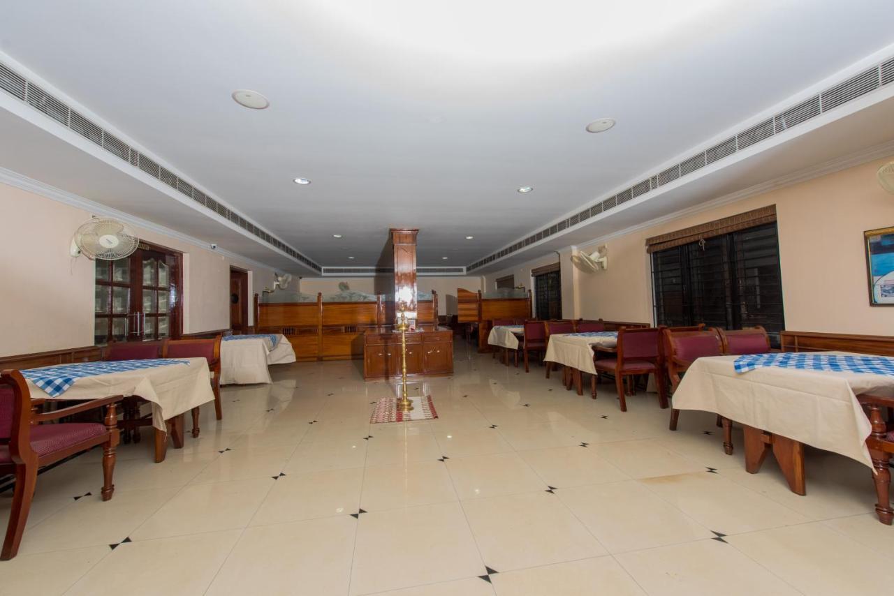 Kallada Golden Hotel Thrissur Bagian luar foto